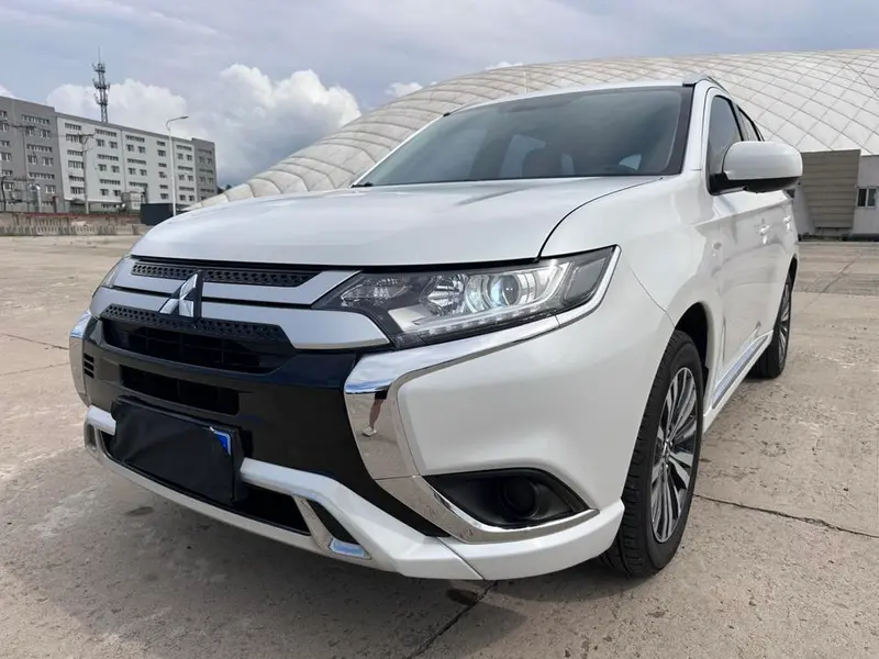 Mitsubishi Outlander, 2021