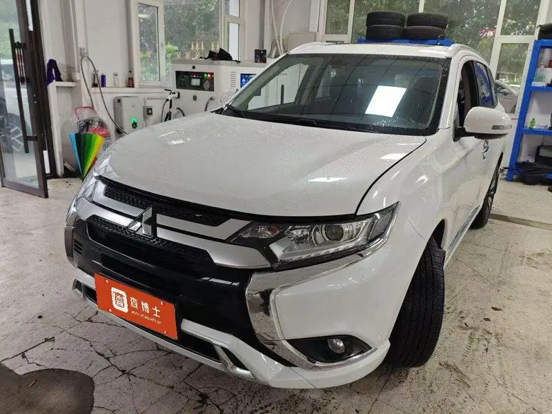 Mitsubishi Outlander, 2021