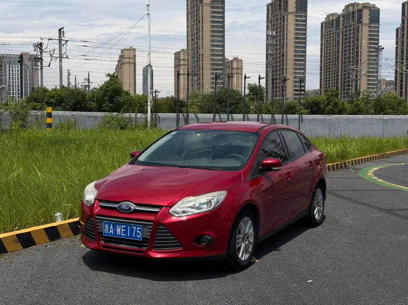 Ford Focus Sedan 1.6L Auto Comfort Version, 2012 — фото 1