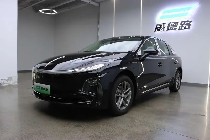 Hongqi E-QM5, 2025
