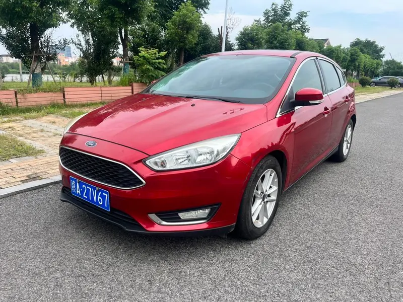 Ford Focus Hatchback 1.6L Auto Style Version, 2015 — фото 1