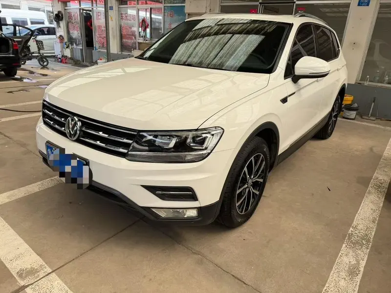Volkswagen Tiguan L Facelift 330TSI Auto 2WD Luxury Edition, 2018 — фото 1