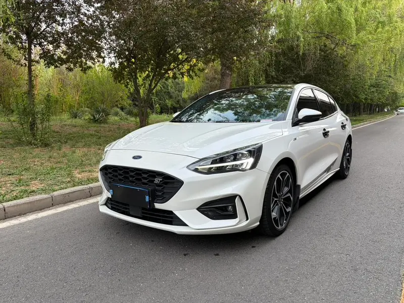 Ford Focus Sedan EcoBoost 180 Auto ST Line, 2020 — фото 1