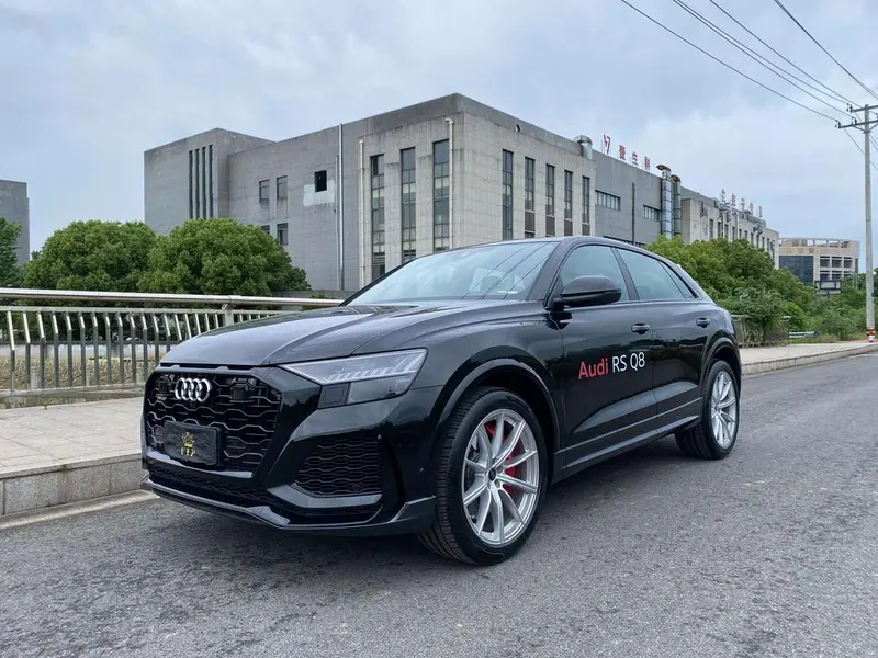 Audi RS Q8, 2025