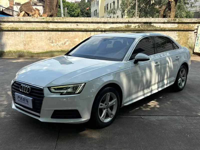 Audi A4L 40 TFSI Fashion Version, 2017 — фото 1