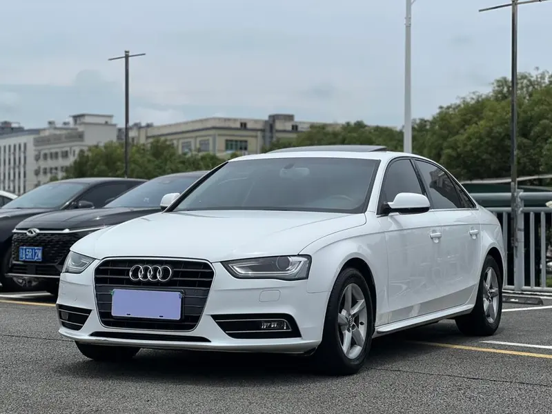 Audi A4L 30 TFSI Auto Comfort Version, 2015 — фото 1