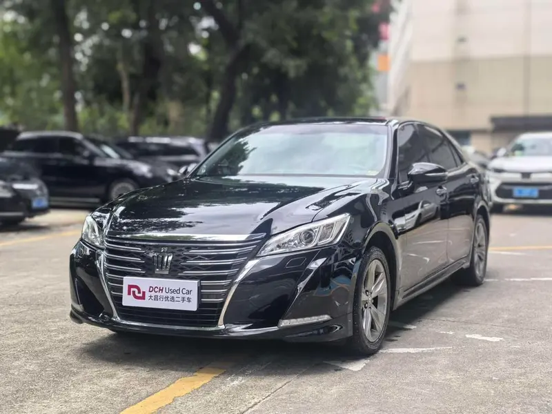 Toyota Crown, 2015