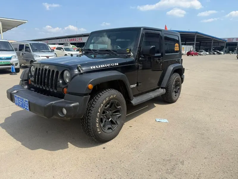 Jeep Wrangler 3.8L Sahara Edition, 2010 — фото 1