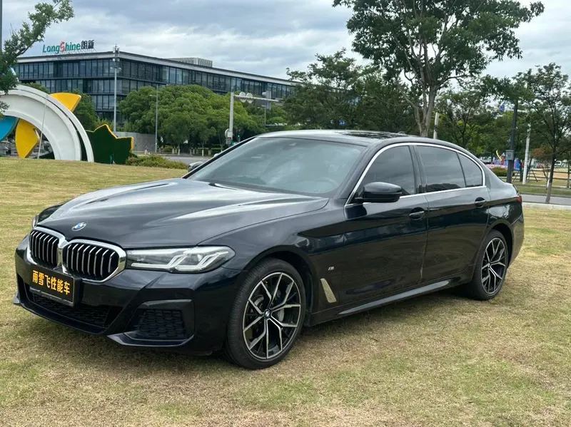 BMW 5-Series, 2022