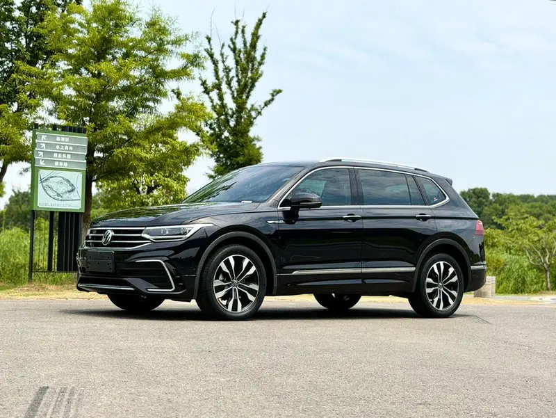 Volkswagen Tiguan L 380TSI Auto 4WD R-Line Edition 7 Seater, 2022 — фото 1