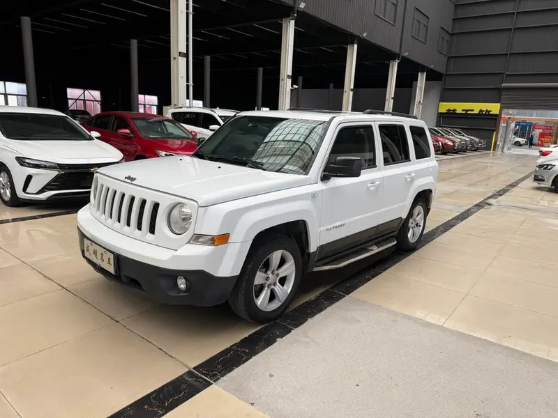 Jeep Patriot 2.0L Спорт, 2014 — фото 1