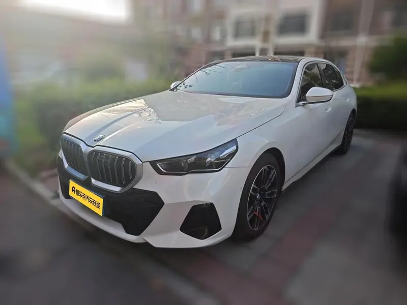 BMW 5-Series, 2025