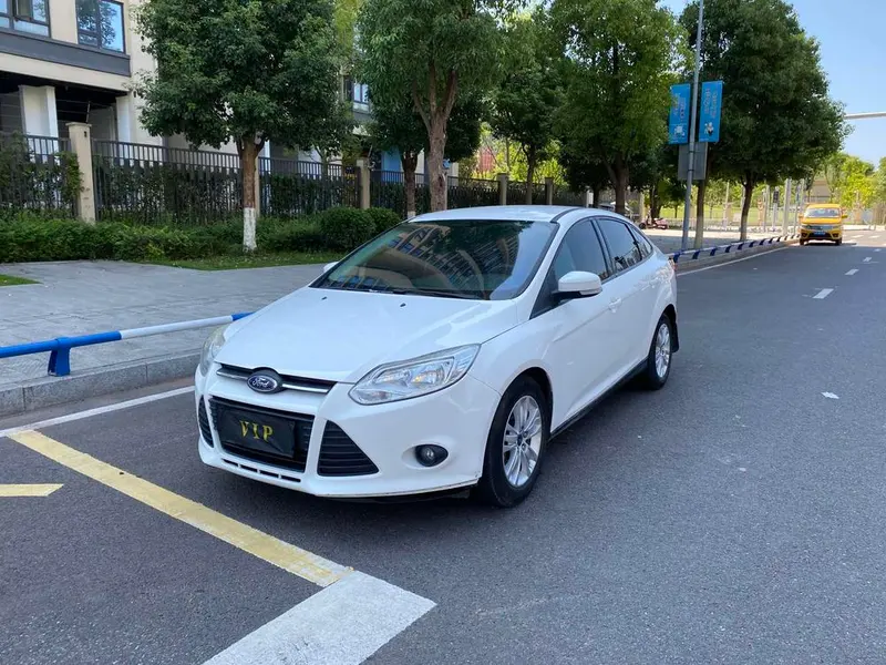 Ford Focus Sedan 1.6L Manual Comfort Version, 2012 — фото 1