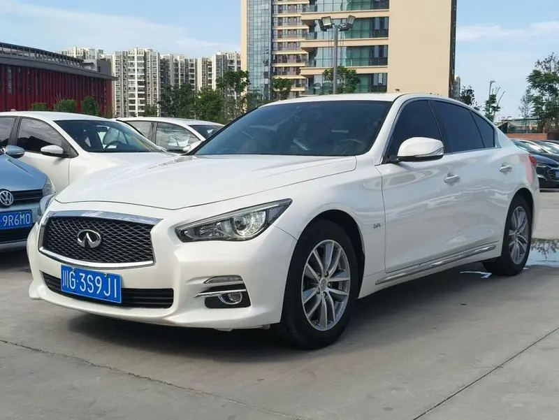 Infiniti Q50L, 2015
