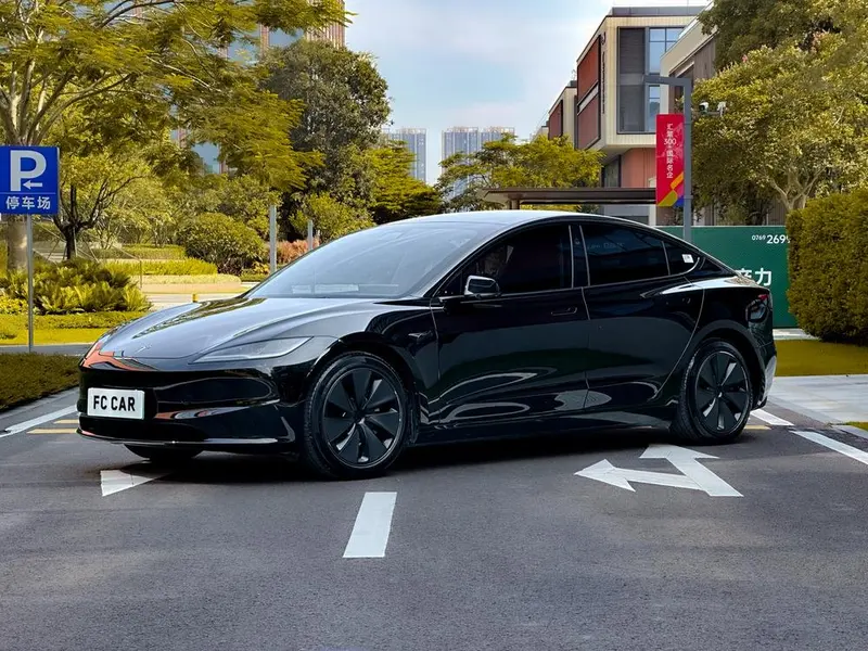 Tesla Model 3 Long Range AWD Edition, 2023 — фото 1