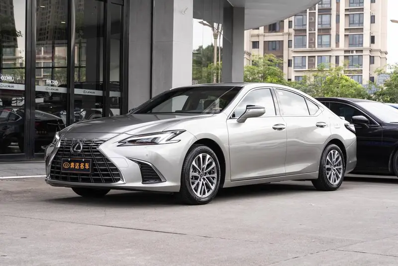 Lexus ES, 2025