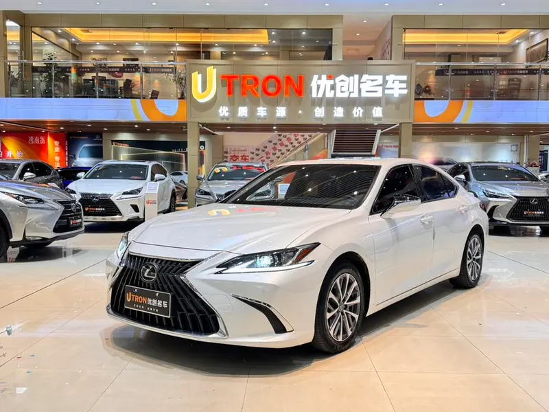 Lexus ES 300h Edition, 2022 — фото 1