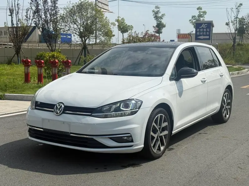 Volkswagen Golf Edition 280TSI DSG Comfort Version, 2020 — фото 1