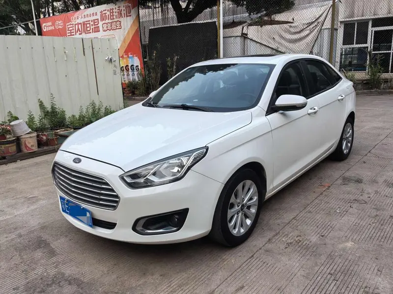 Ford Escort 1.5L Auto Fashion Version, 2015 — фото 1