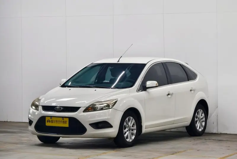 Ford Focus Hatchback Classic 1.8L Auto Basic Version, 2013 — фото 1