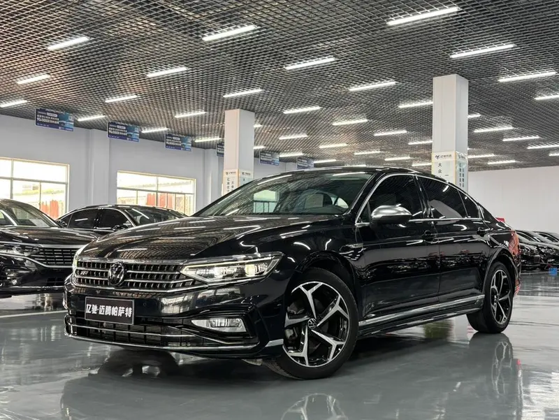 Volkswagen Magotan 200 Anniversary Edition 330TSI DSG Luxury Version, 2023 — фото 1