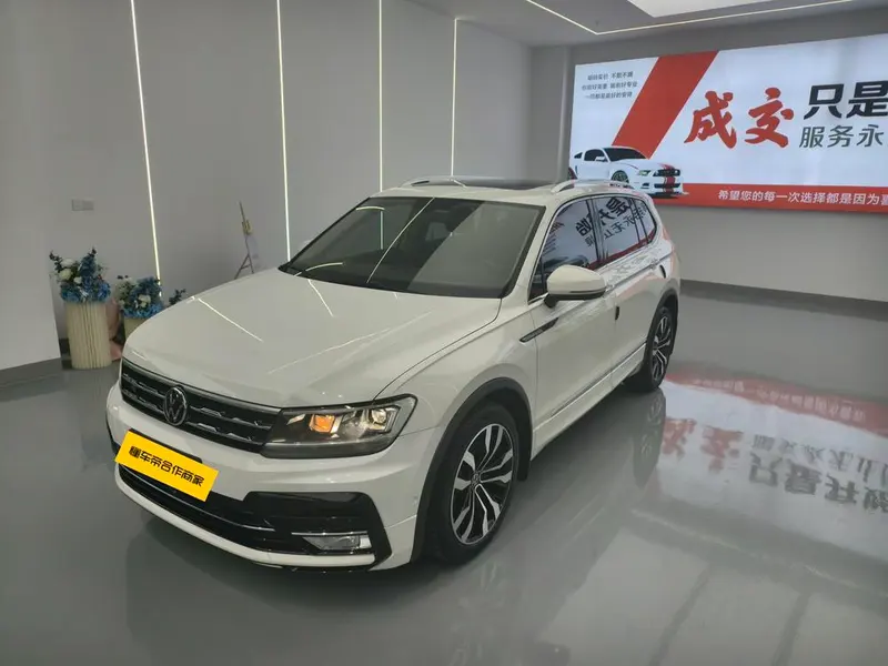 Volkswagen Tiguan L 330TSI Auto 2WD R-Line Edition, 2021 — фото 1