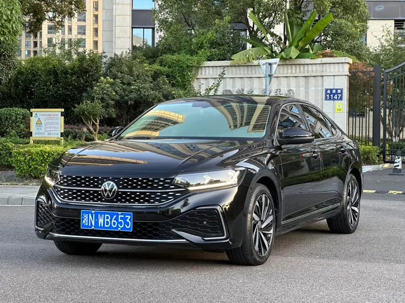 Volkswagen Passat, 2023