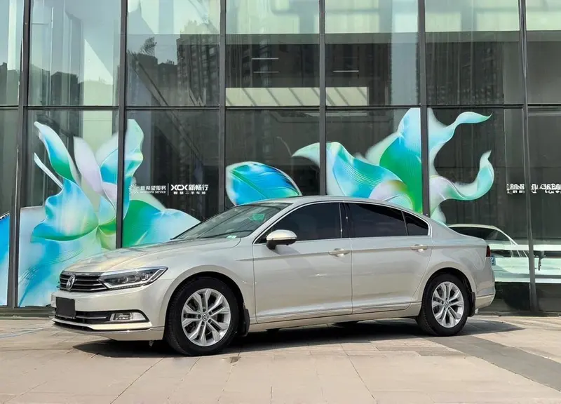 Volkswagen Magotan 330TSI DSG Luxury Version, 2017 — фото 1