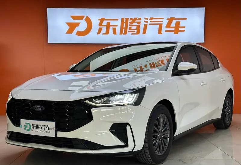 Ford Focus Sedan EcoBoost 180 Auto Edition, 2022 — фото 1
