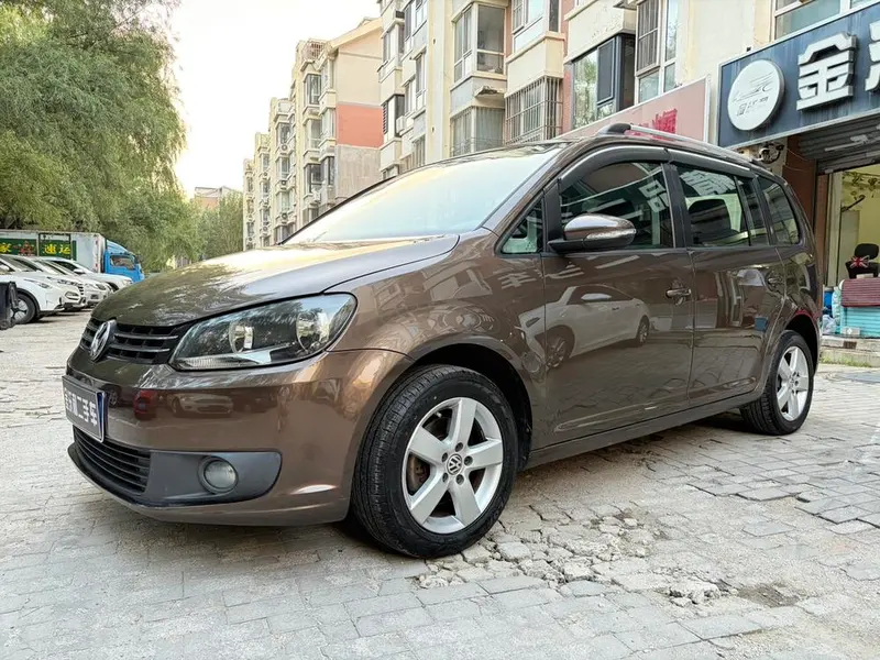 Volkswagen Touran 1.4T Manual Style Edition 5 Seater, 2013 — фото 1