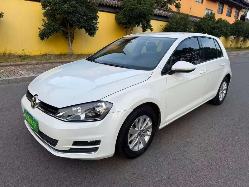 Volkswagen Golf 1.6L Auto Fashion Version, 2015 — фото 1
