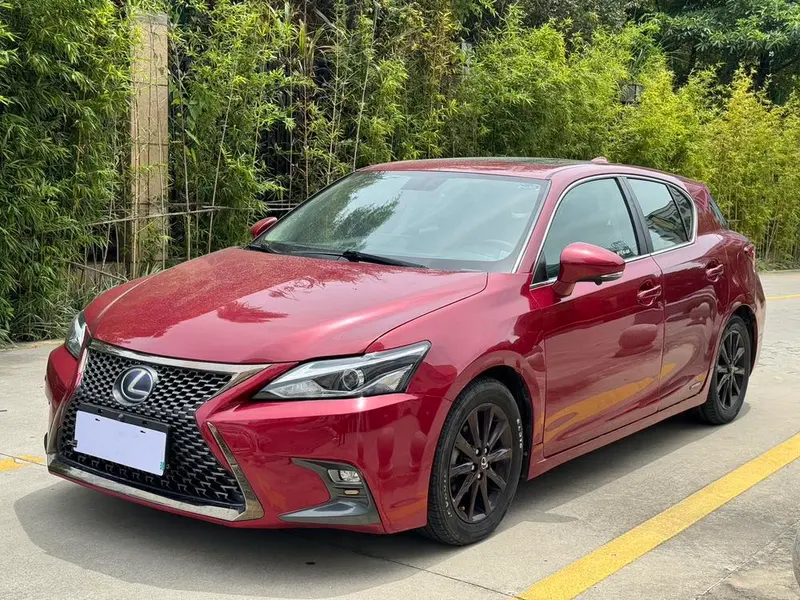 Lexus CT, 2012