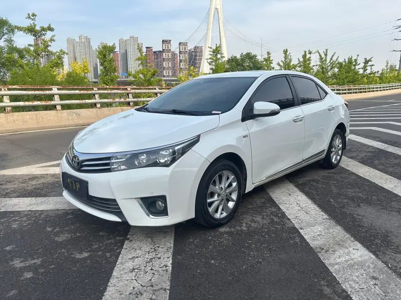 Toyota Corolla 1.6L CVT GL-i Leather Edition, 2014 — фото 1