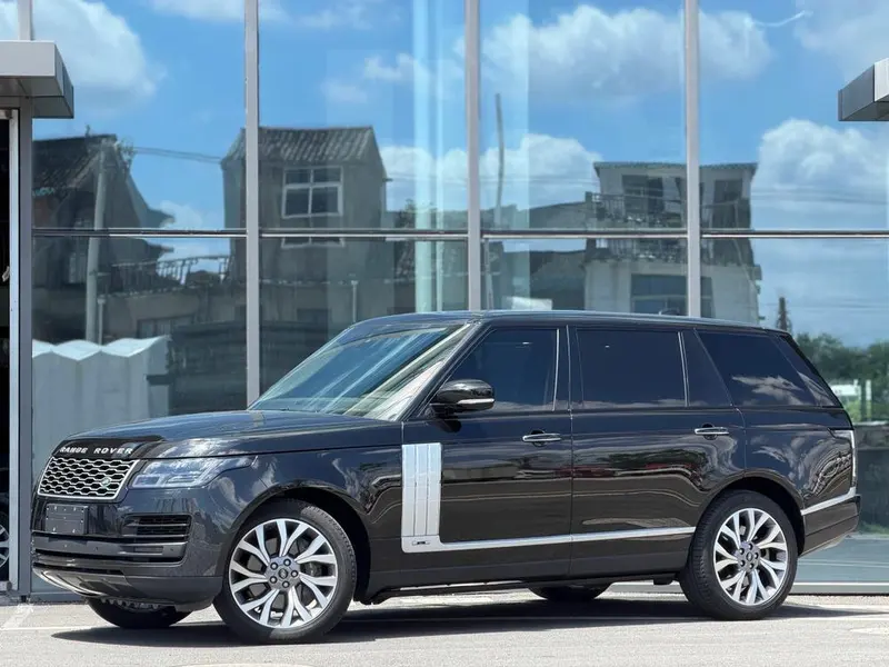 Land Rover Range Rover 3.0 V6 SC Extended Edition, 2019 — фото 1