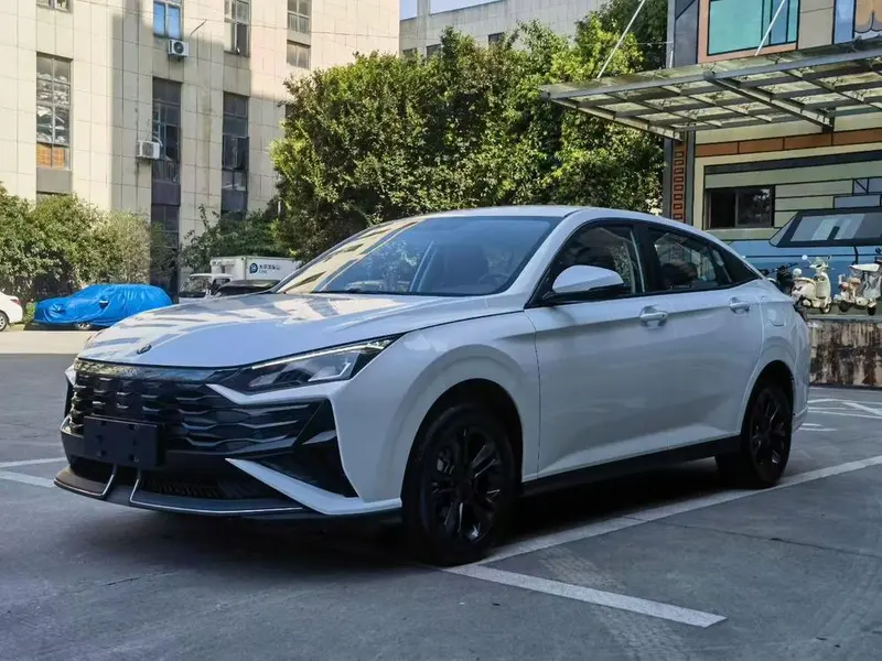 Dongfeng Fengshen Yixuan 1.5L Auto Luxury Version, 2025 — фото 1