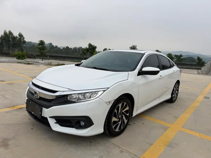 Honda Civic 220TURBO CVT Luxury Edition, 2016 — фото 1