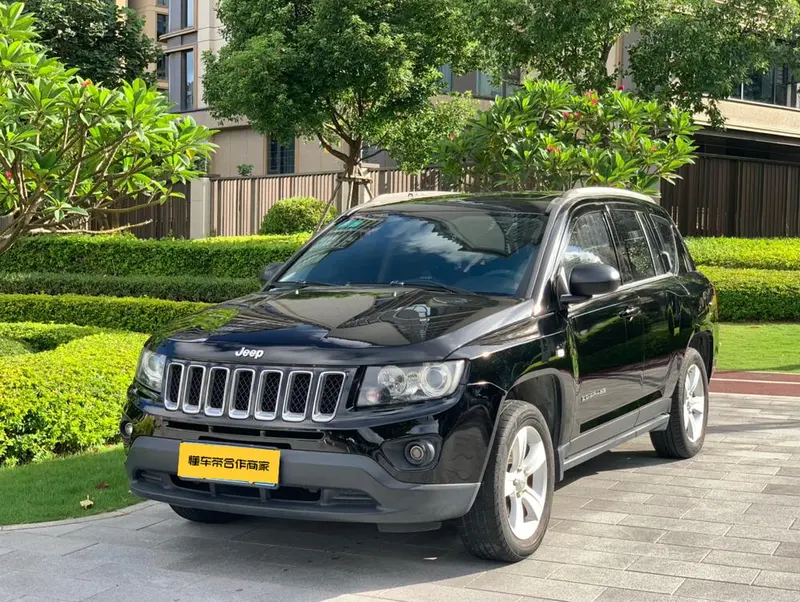 Jeep Compass (Import) 2.0L 2WD Sport Edition, 2015 — фото 1