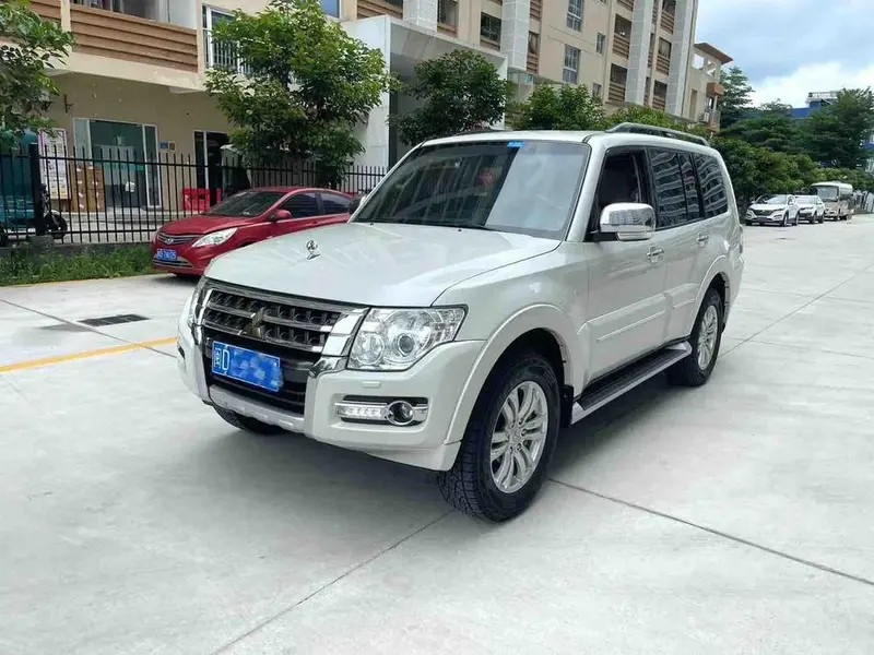 Mitsubishi Pajero (Import), 2019
