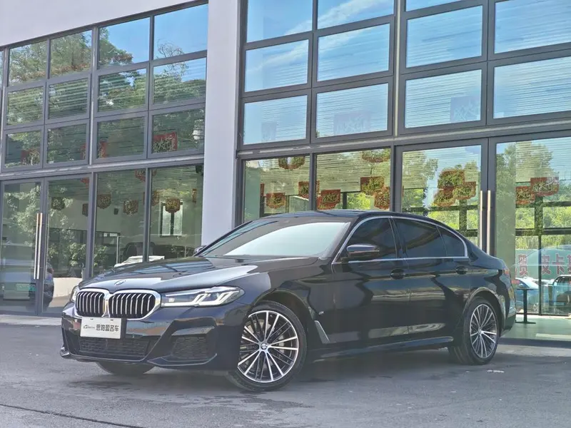 BMW 5-Series, 2022