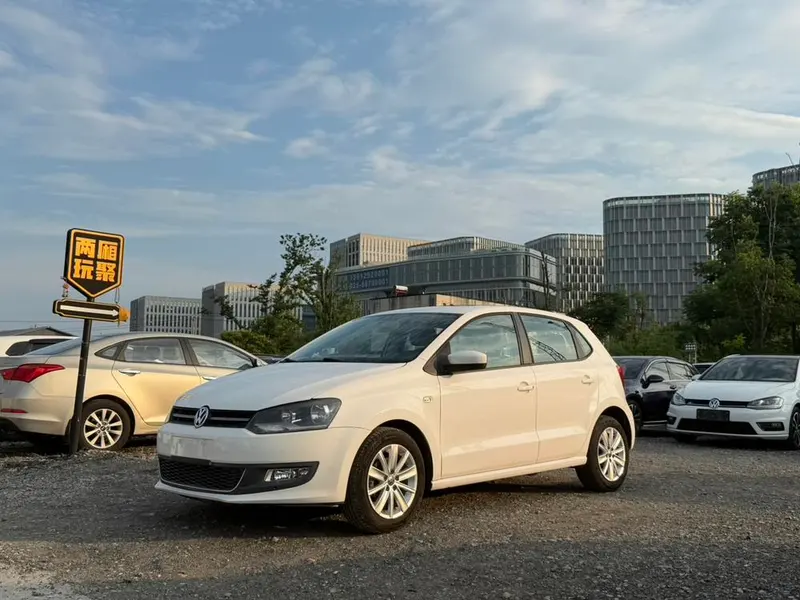 Volkswagen Polo 1.6L Auto Luxury Edition, 2013 — фото 1