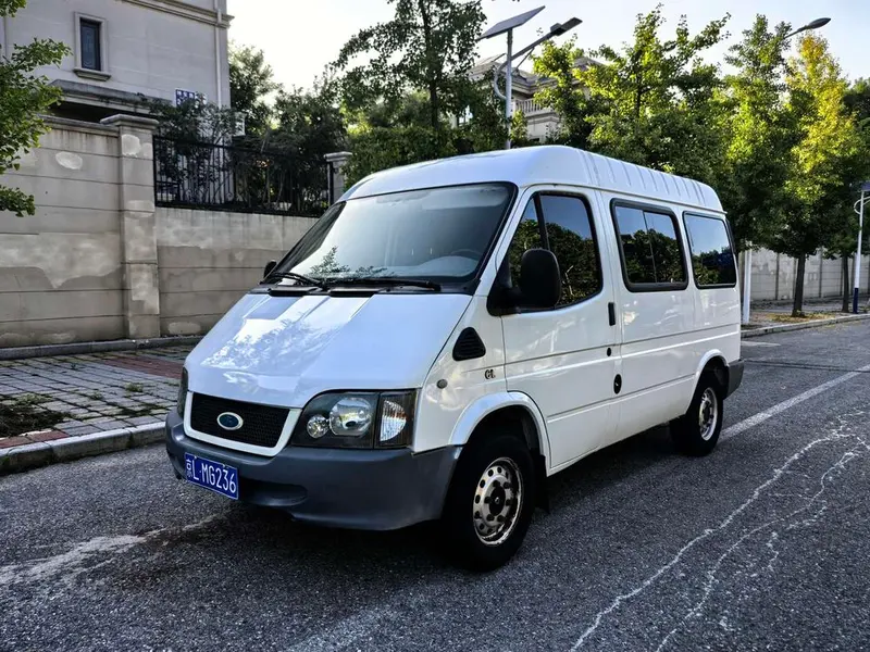 Ford Classic Transit 2.4L бензин многофункциональная версия короткая база средняя крыша 4G64S4N, 2009 — фото 1