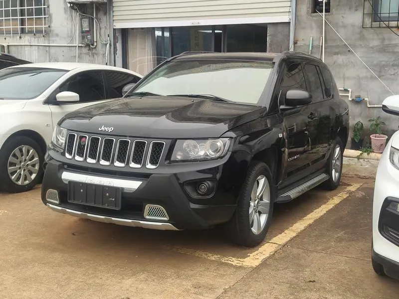 Jeep Compass (Import) 2.0L 2WD Sport Edition, 2013 — фото 1