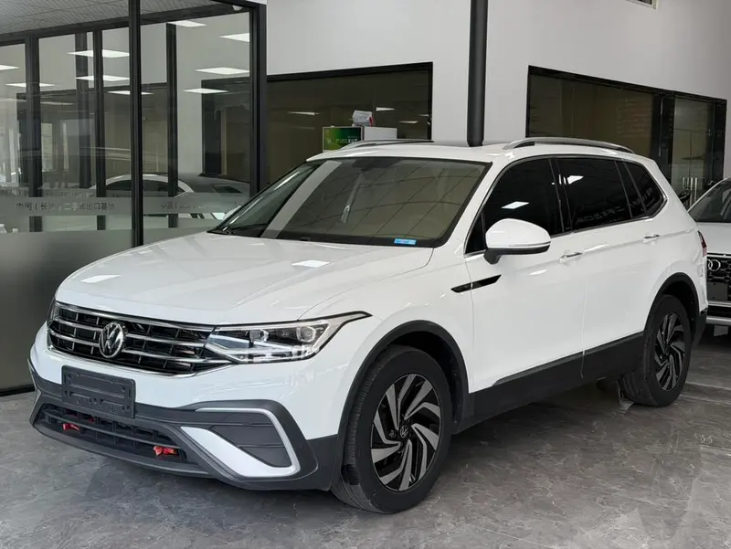 Volkswagen Tiguan L 280TSI Trendy Edition, 2023 — фото 1