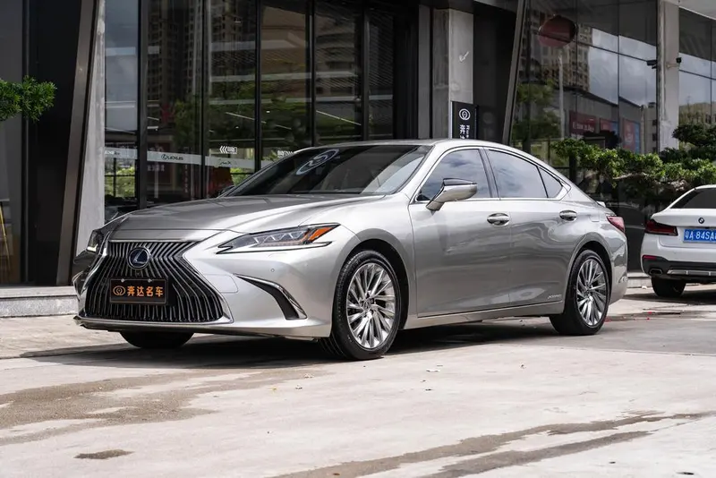 Lexus ES 300h Edition CN5, 2018 — фото 1