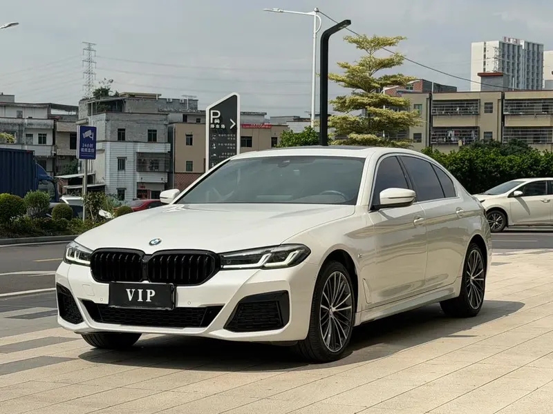 BMW 5-Series, 2022