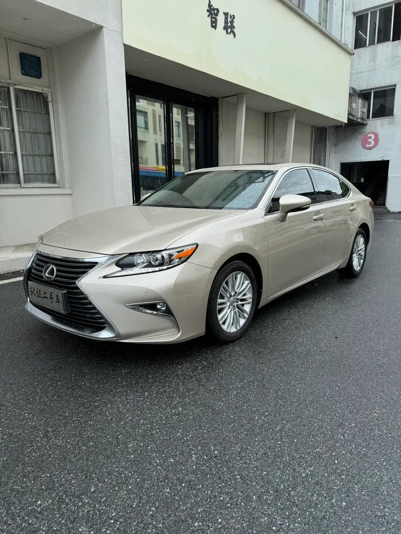 Lexus ES 200 Elite Edition, 2015 — фото 1
