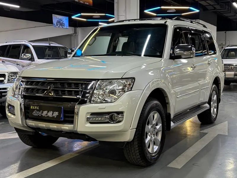 Mitsubishi Pajero (Import), 2019
