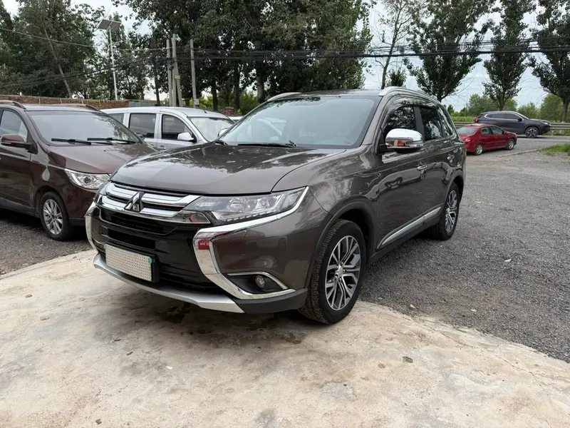 Mitsubishi Outlander, 2016