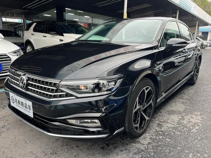 Volkswagen Magotan 200 Anniversary Edition 330TSI DSG Luxury Version, 2023 — фото 1