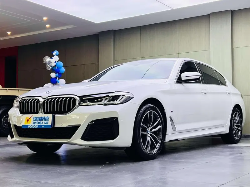 BMW 5-Series, 2022